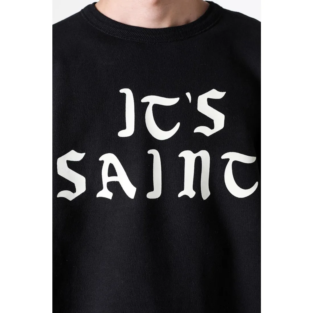SAINT Mxxxxxx CREW SWT/IT'S SAINT/BLK Flocked SAINT sweatshirt Black S-XL ⚠️Note: This is flocking printing, not glue or crack paste. Don’t buy what you see in the picture. Short and loose fit. Both front and rear necklines are curved. Electrostatic flocking printing technology. Correct accessories. Fruit main mark/little angel anti-counterfeiting label.